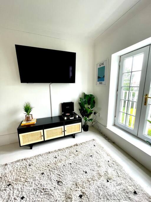 High-End 2 Bed Maisonette In Beaulieu Park 브룸필드 외부 사진