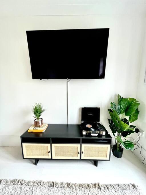 High-End 2 Bed Maisonette In Beaulieu Park 브룸필드 외부 사진